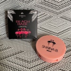 Shaina B. Miami cream bronzer